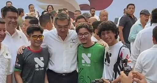 El Gobernador se reunió con los campeones de robótica de la Fundación Mixlab, un equipo donde estudiantes de la UAS, UPV, CONALEP y CBTIS 171 unen su talento para poner muy en alto el nombre de nuestro estado.