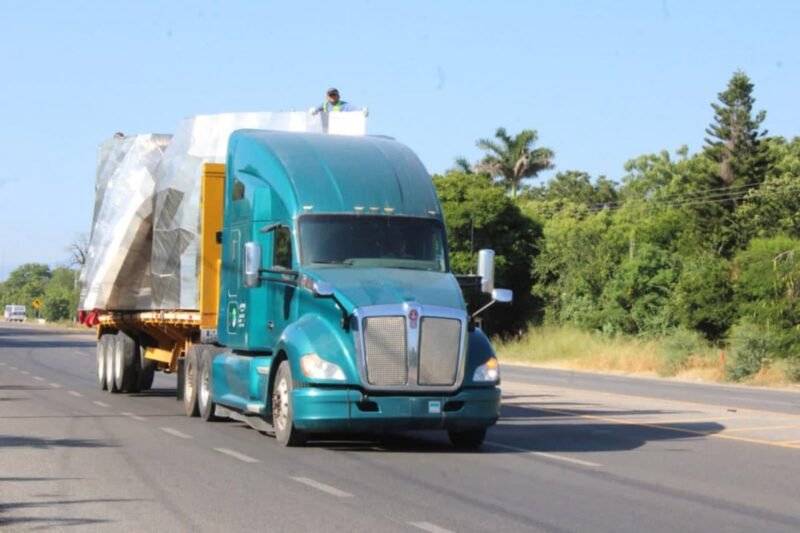 El gobierno de Tamaulipas reubica la Virgen de la Misericordia, una escultura de más de 30 metros, en El Chorrito, Hidalgo. El proyecto busca impulsar el turismo religioso y el desarrollo económico.
