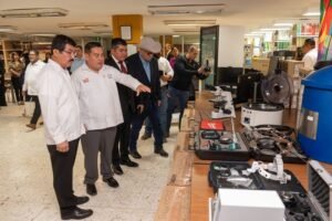 La UAT recibió tecnología de laboratorio, fortaleciendo la investigación y vinculación con el sector productivo.