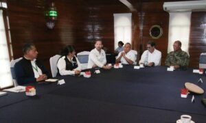 Atienden mancha de hidrocarburo en el río Pánuco